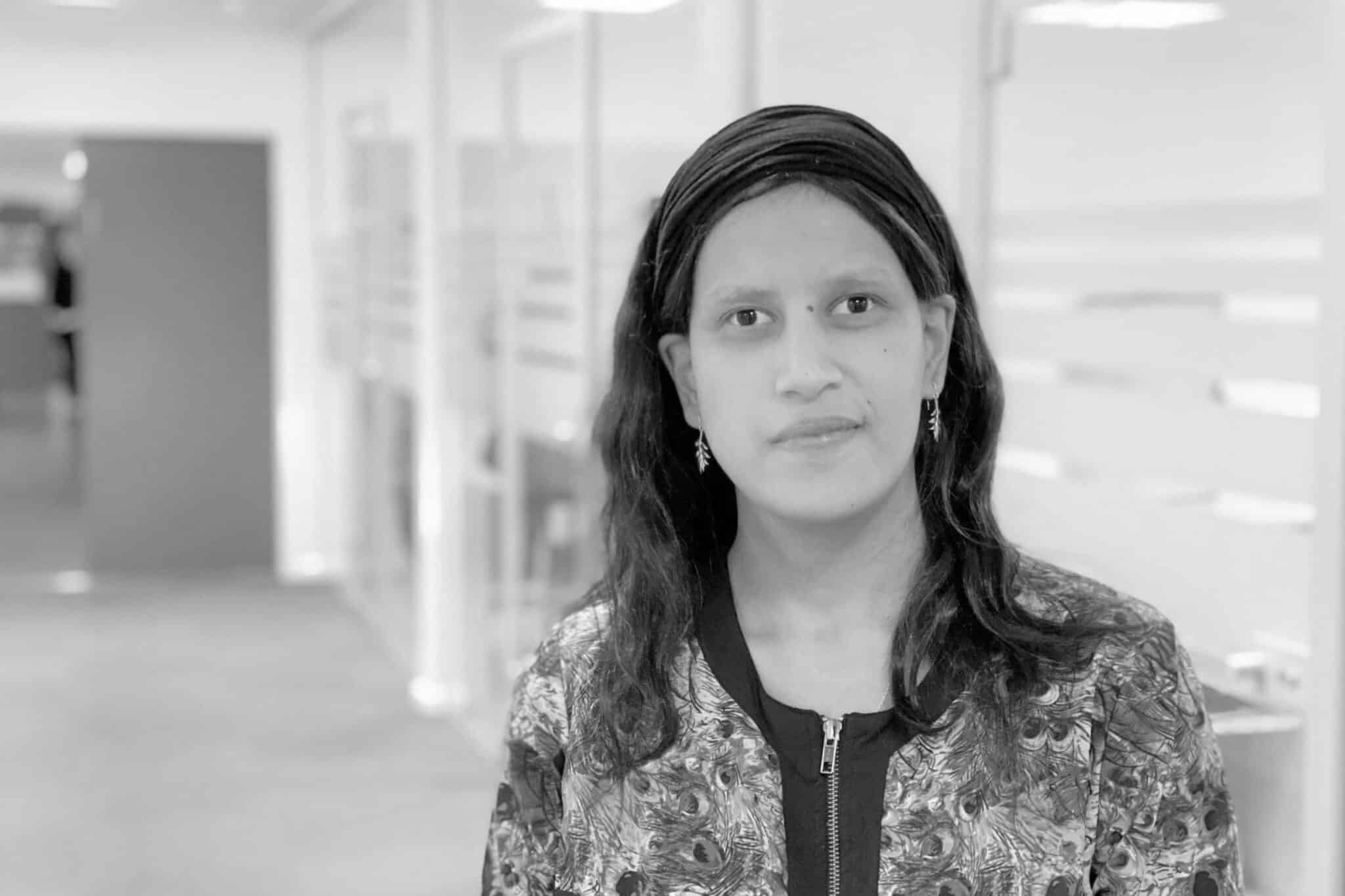 Aqdas Olsen · Replik A/S