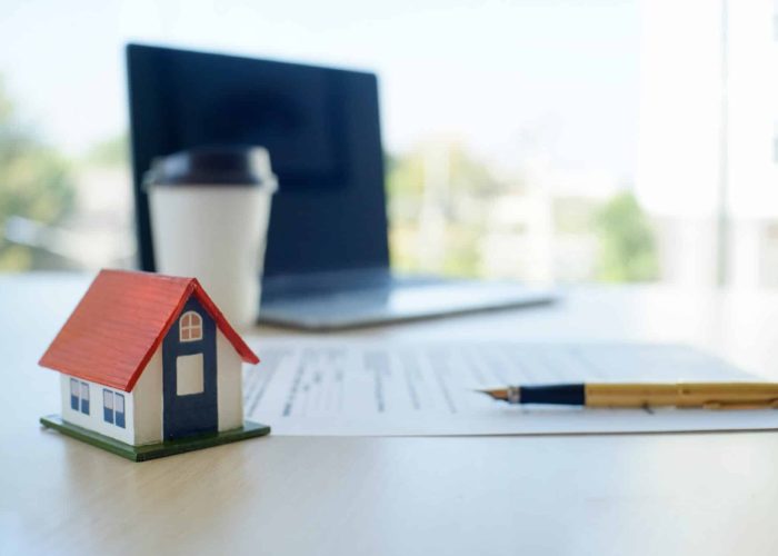 Koeb-eller-saelg-hus-scaled